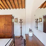 Elegant 2-bedroom In Tuscan Nyaraló *
