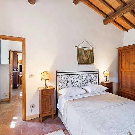 Elegant 2-bedroom In Tuscan Nyaraló *