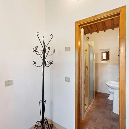 Elegant 2-bedroom In Tuscan بيت للعطل