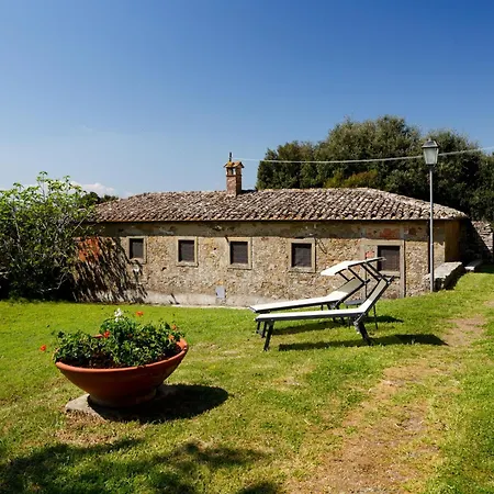 Elegant 2-bedroom In Tuscan Nyaraló *