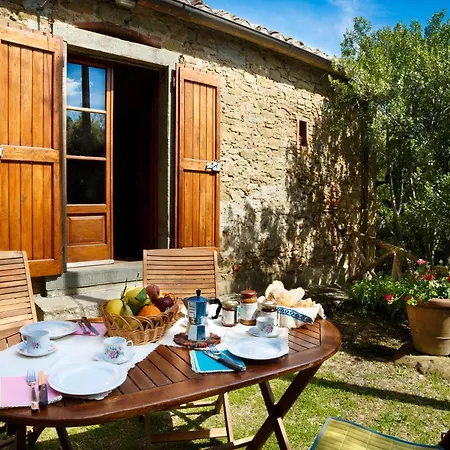 Elegant 2-bedroom In Tuscan بيت للعطل