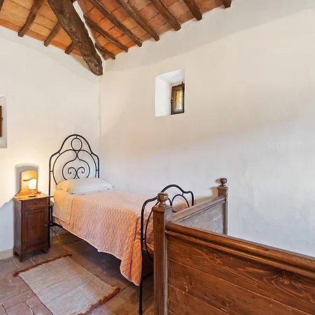 Elegant 2-bedroom In Tuscan بيت للعطل