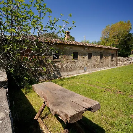 Elegant 2-bedroom In Tuscan Nyaraló *